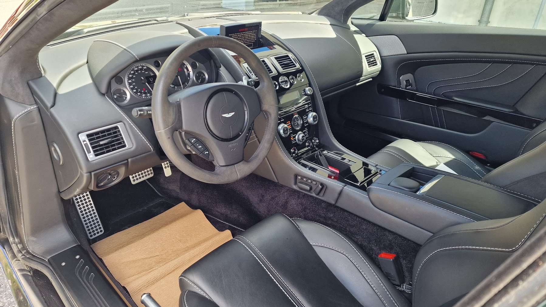 Aston Martin V8 VantageS Bild 9