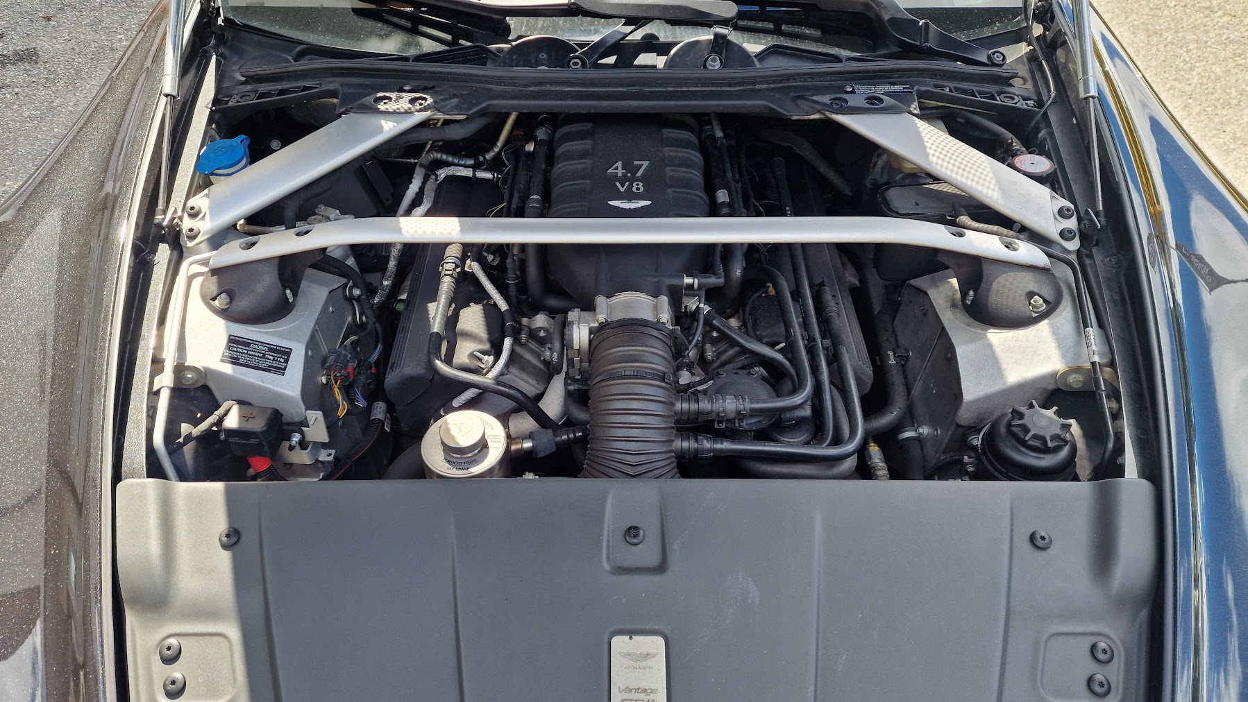 Aston Martin V8 VantageS Bild 12